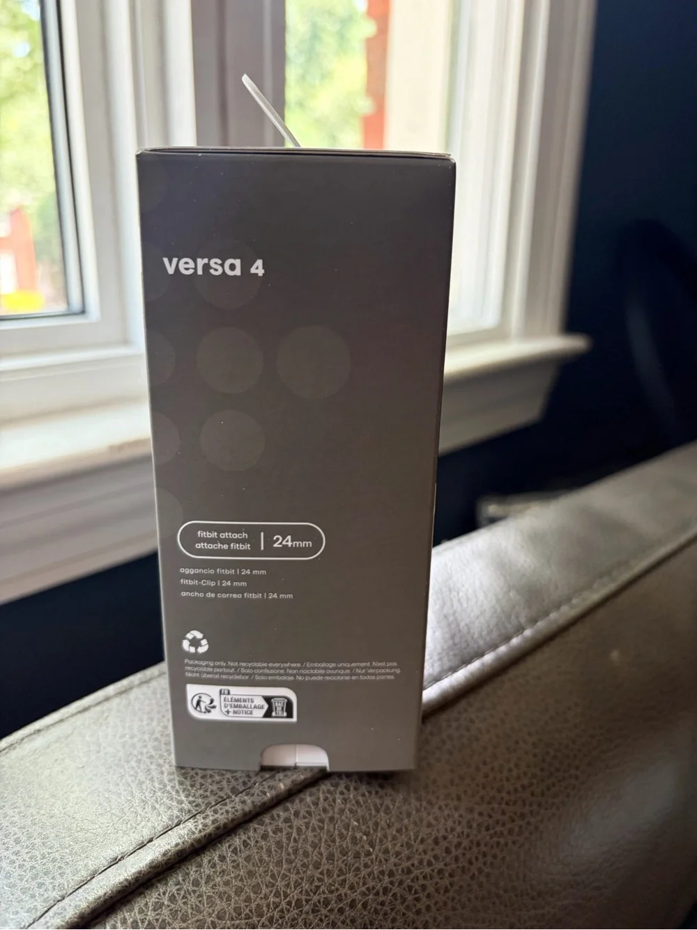 NWT / NIB Fitbit Versa 4 Fitness Smartwatch Black 24mm